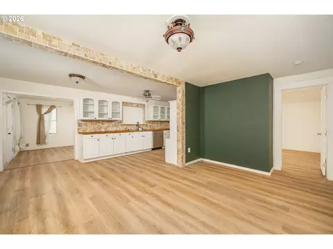 Living - 792 Clone Ave, Yoncalla, OR 97499 photo 6 of 6