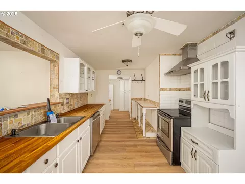 Kitchen - 792 Clone Ave, Yoncalla, OR 97499 photo 2 of 3