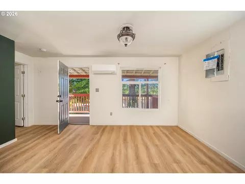 Living - 792 Clone Ave, Yoncalla, OR 97499 photo 4 of 6