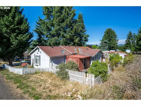 Exterior - 792 Clone Ave, Yoncalla, OR 97499 photo 1 of 9