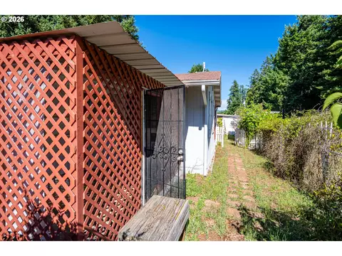 Exterior - 792 Clone Ave, Yoncalla, OR 97499 photo 4 of 9