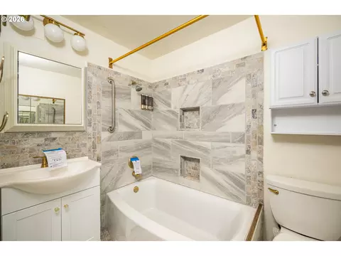 Bath - 792 Clone Ave, Yoncalla, OR 97499 photo 1 of 3