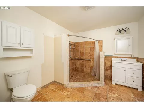 Bath - 792 Clone Ave, Yoncalla, OR 97499 photo 2 of 3