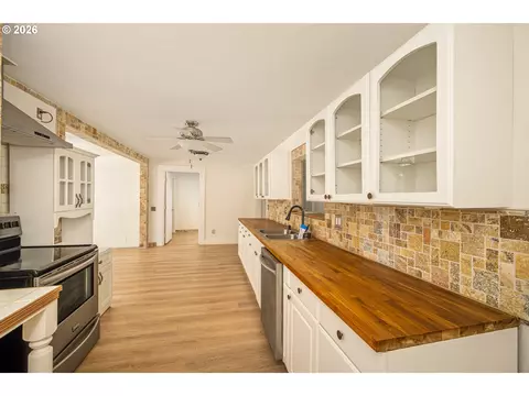 Kitchen - 792 Clone Ave, Yoncalla, OR 97499 photo 3 of 3