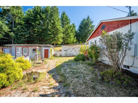 Exterior - 792 Clone Ave, Yoncalla, OR 97499 photo 5 of 9