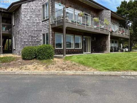 1080 Bay St #18, Florence, OR 97439