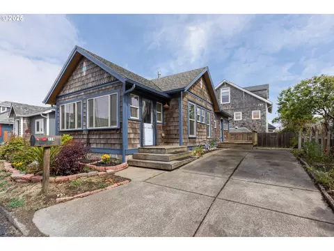 714 NW 2nd Ct, Newport, OR 97365