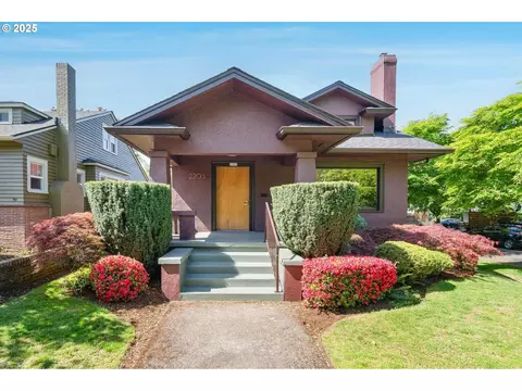 2205 SE Ladd Ave, Portland, OR 97214