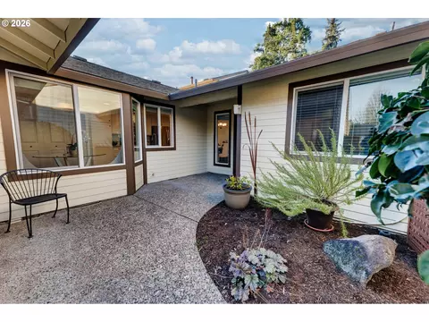 10245 SW Greenleaf Ter, Tigard, OR 97224