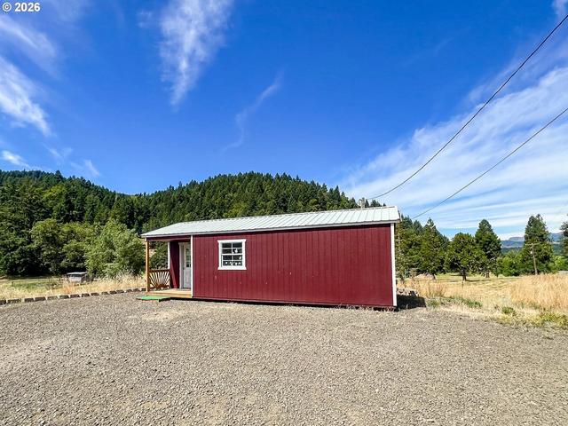 740 Ireland Rd, Winston, OR 97496
