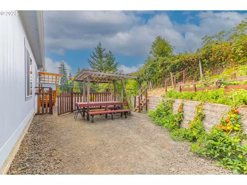 Exterior - 1873 E Cedar St, Myrtle Point, OR 97458 photo 4 of 6