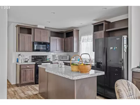 Kitchen - 1873 E Cedar St, Myrtle Point, OR 97458 photo 2 of 3