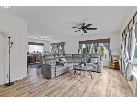 Living - 1873 E Cedar St, Myrtle Point, OR 97458 photo 1 of 2
