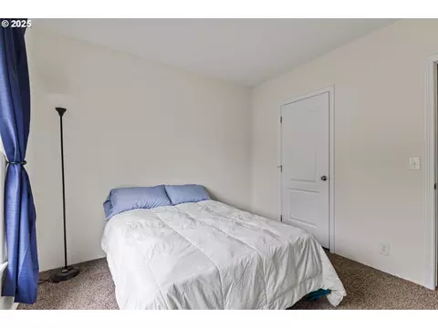 Bedroom - 1873 E Cedar St, Myrtle Point, OR 97458 photo 6 of 6