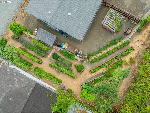 View/Area - 1873 E Cedar St, Myrtle Point, OR 97458 photo 1 of 1