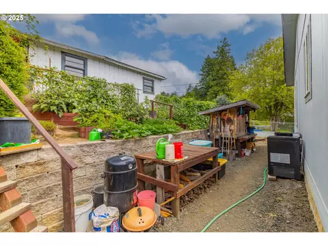 Exterior - 1873 E Cedar St, Myrtle Point, OR 97458 photo 6 of 6