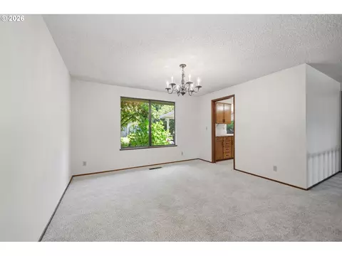 1761 Russet Dr, Eugene, OR 97401 photo 13