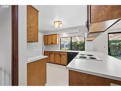 1761 Russet Dr, Eugene, OR 97401 photo 17