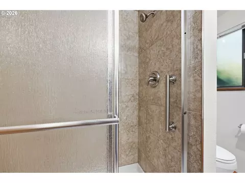 1761 Russet Dr, Eugene, OR 97401 photo 28