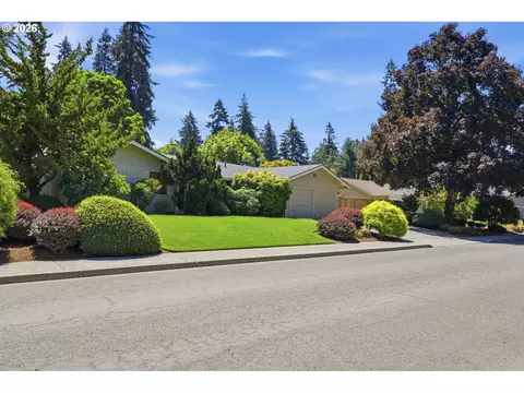 1761 Russet Dr, Eugene, OR 97401 photo 2