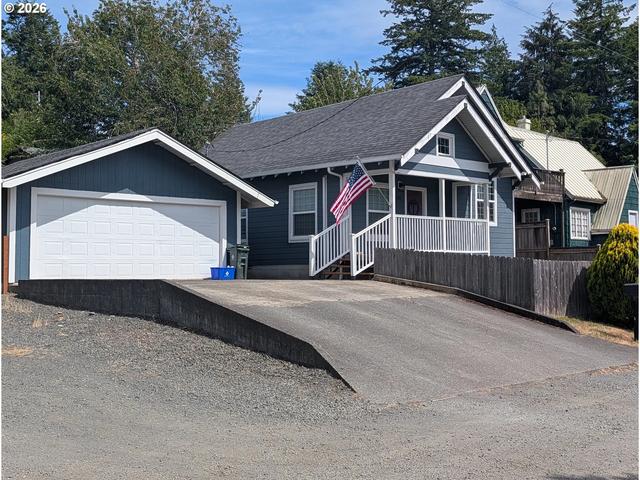 180 N Johnson St, Coquille, OR 97423