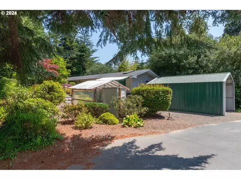 1600 Rhododendron Dr #198, Florence, OR 97439