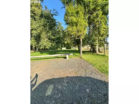 34749 Devonshire Dr, Eugene, OR 97405 photo 30