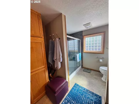 34749 Devonshire Dr, Eugene, OR 97405 photo 17