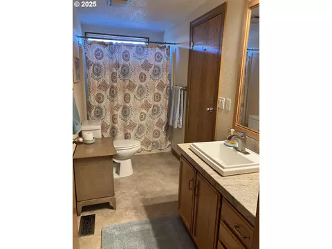 34749 Devonshire Dr, Eugene, OR 97405 photo 21