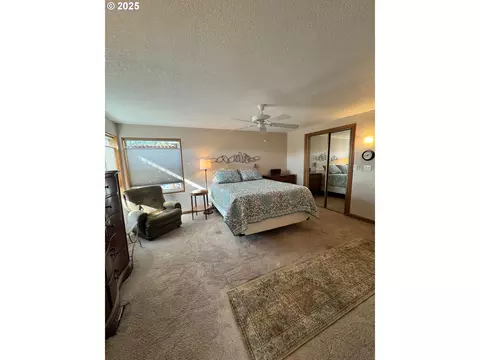 34749 Devonshire Dr, Eugene, OR 97405 photo 14