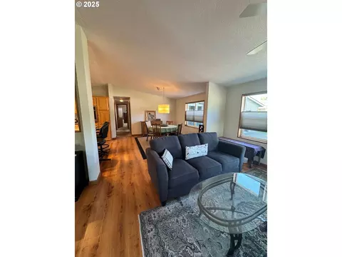 34749 Devonshire Dr, Eugene, OR 97405 photo 7