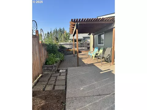 34749 Devonshire Dr, Eugene, OR 97405 photo 25