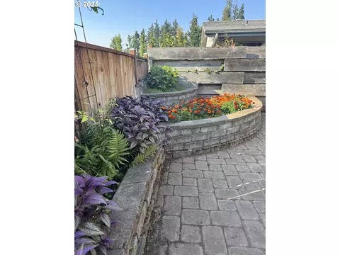 34749 Devonshire Dr, Eugene, OR 97405 photo 27