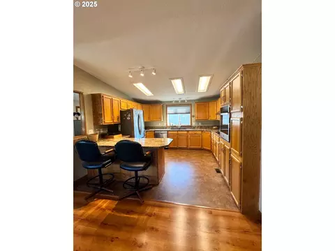 34749 Devonshire Dr, Eugene, OR 97405 photo 10
