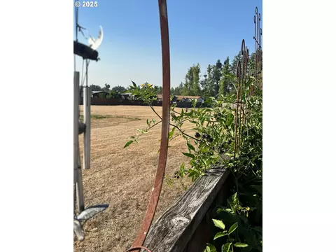 34749 Devonshire Dr, Eugene, OR 97405 photo 28