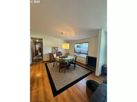 34749 Devonshire Dr, Eugene, OR 97405 photo 8