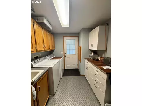 34749 Devonshire Dr, Eugene, OR 97405 photo 22
