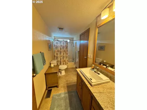 34749 Devonshire Dr, Eugene, OR 97405 photo 20