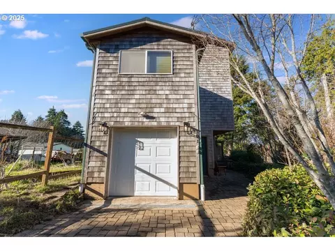 101 S Quadrant St, Rockaway Beach, OR 97136