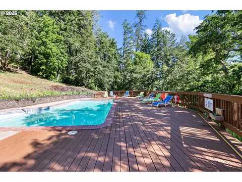 Exterior - 151 Treehill Loop, Eugene, OR 97405 photo 4 of 5