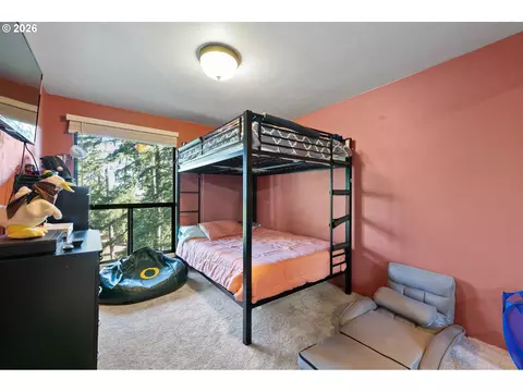 Bedroom - 151 Treehill Loop, Eugene, OR 97405 photo 1 of 4