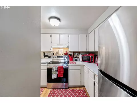 Kitchen - 151 Treehill Loop, Eugene, OR 97405 photo 1 of 5