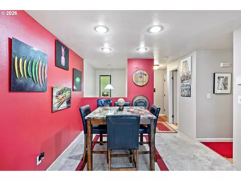 Dining - 151 Treehill Loop, Eugene, OR 97405 photo 3 of 4