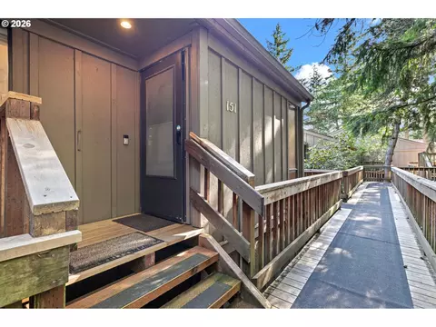 151 Treehill Loop, Eugene, OR 97405