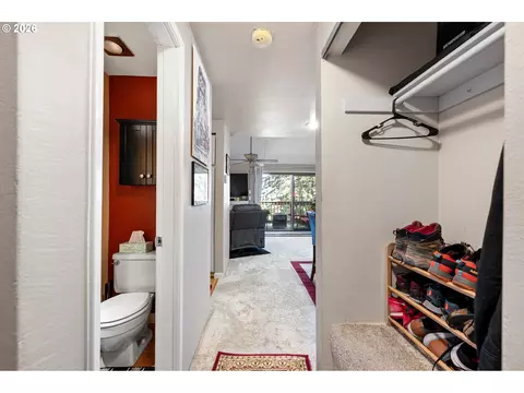 Entry Way - 151 Treehill Loop, Eugene, OR 97405 photo 1 of 3