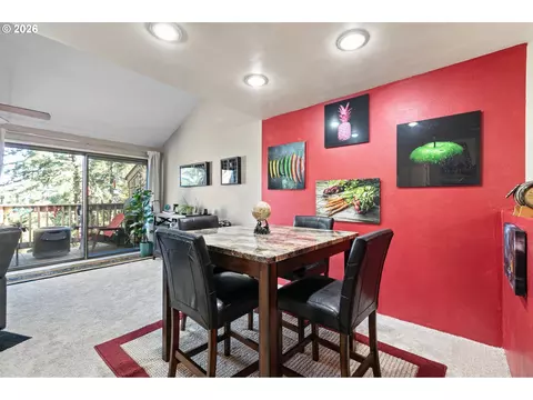 Dining - 151 Treehill Loop, Eugene, OR 97405 photo 1 of 4
