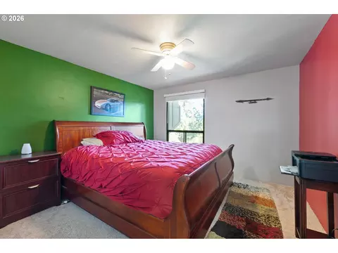 Bedroom - 151 Treehill Loop, Eugene, OR 97405 photo 3 of 4