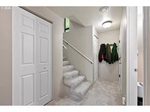 Entry Way - 151 Treehill Loop, Eugene, OR 97405 photo 3 of 3