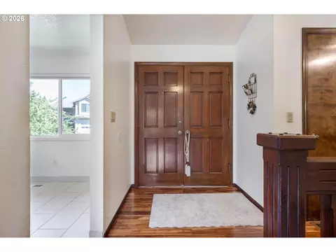 Entry Way - 2530 SW 23rd St, Gresham, OR 97080 photo 1 of 5