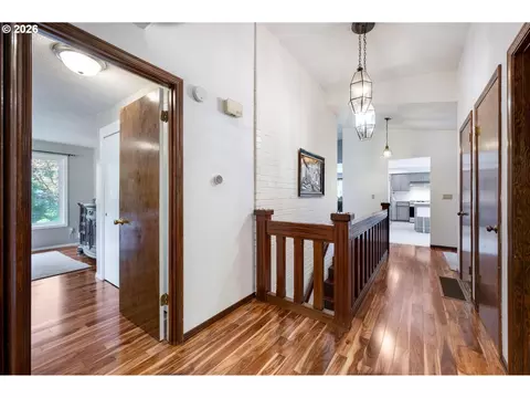 Entry Way - 2530 SW 23rd St, Gresham, OR 97080 photo 4 of 5
